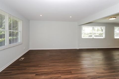 2002 W Parkview Cir, Hoffman Estates, IL 60169 photo 5