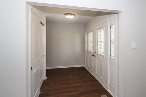 2002 W Parkview Cir, Hoffman Estates, IL 60169 photo 7