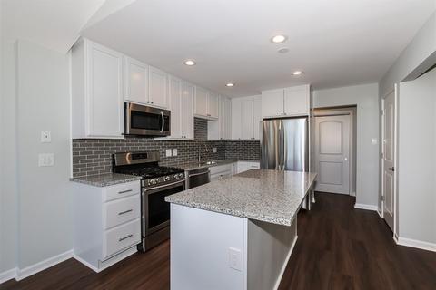 2002 W Parkview Cir, Hoffman Estates, IL 60169 photo 10