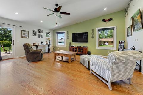 1046 E 8th St, Lockport, IL 60441 photo 6