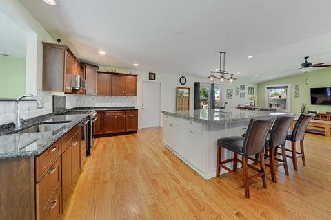 1046 E 8th St, Lockport, IL 60441 photo 4
