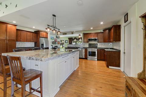 1046 E 8th St, Lockport, IL 60441 photo 5