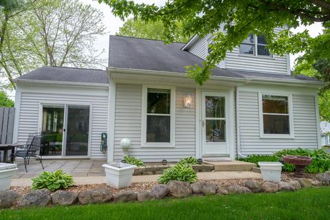 1103 Compton Ave, Algonquin, IL 60102 photo 1