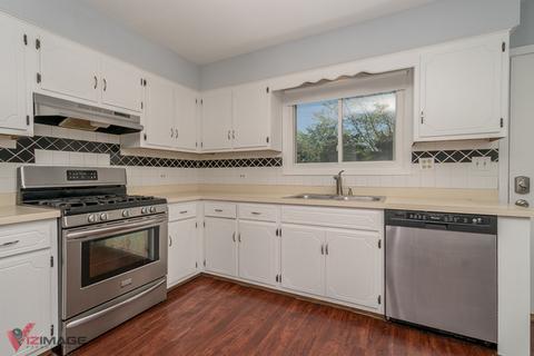 297 5th St, Wheeling, IL 60090 photo 4