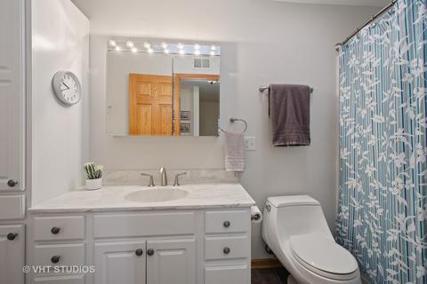 1901 E Seneca Ln, Mount Prospect, IL 60056 photo 16