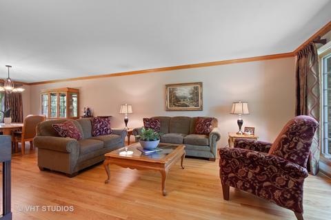 1901 E Seneca Ln, Mount Prospect, IL 60056 photo 4