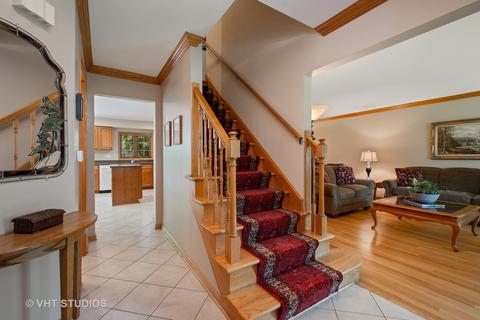 1901 E Seneca Ln, Mount Prospect, IL 60056 photo 3