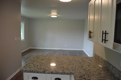 347 Maureen Dr, Wheeling, IL 60090 photo 4