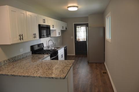347 Maureen Dr, Wheeling, IL 60090 photo 2
