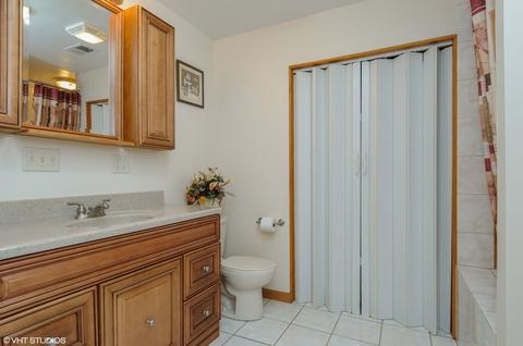 156 Springleaf Dr, Bolingbrook, IL 60440 photo 4
