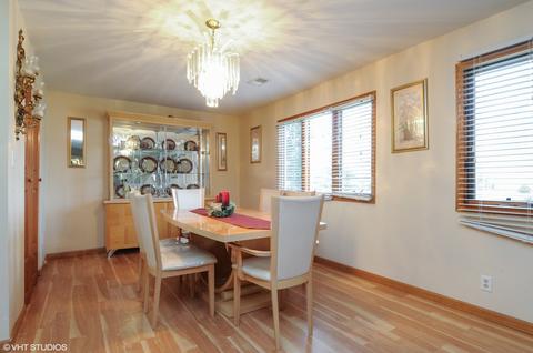 156 Springleaf Dr, Bolingbrook, IL 60440 photo 3