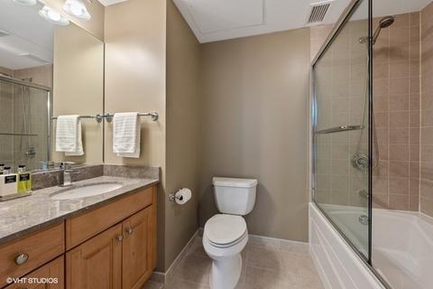 21 E Huron St #1006, Chicago, IL 60611 photo 9