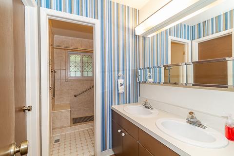 1085 Valley Stream Dr, Wheeling, IL 60090 photo 13