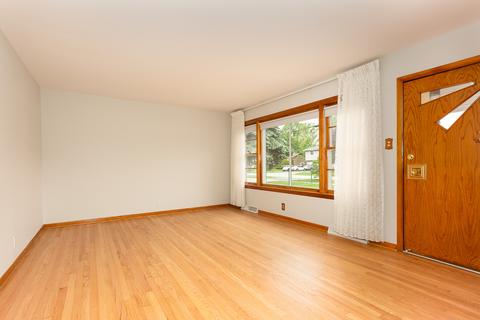 8225 Normandy Ave, Burbank, IL 60459 photo 9