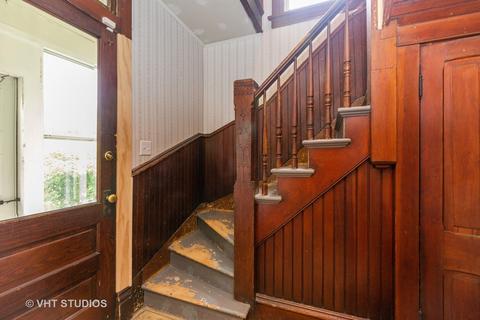 553 Walnut Ave, Elgin, IL 60123 photo 2