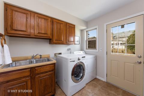 3930 Charlemagne Dr, Hoffman Estates, IL 60192 photo 11