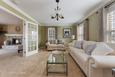 3930 Charlemagne Dr, Hoffman Estates, IL 60192 photo 3
