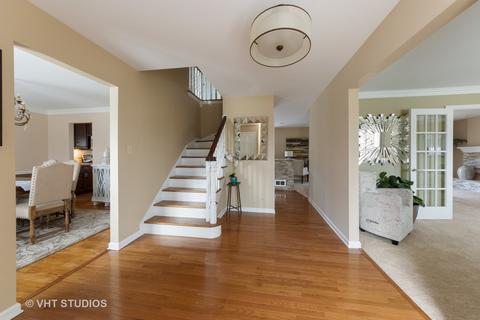 3930 Charlemagne Dr, Hoffman Estates, IL 60192 photo 2