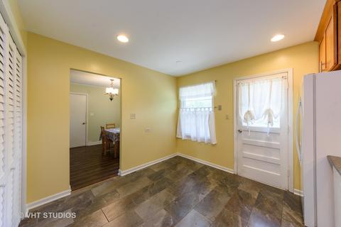 905 Beverly Dr, Wheeling, IL 60090 photo 6