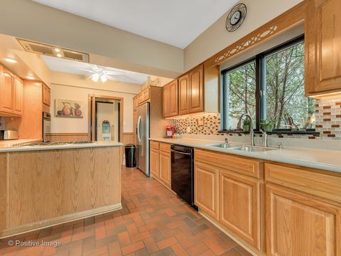 16 W471 Hillside Ln, Willowbrook, IL 60527 photo 14