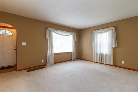 1329 Circle Dr NE, Kankakee, IL 60901 photo 2