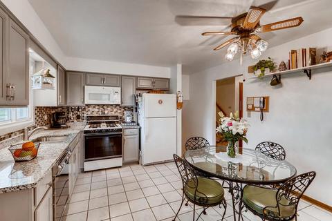 564 Figard Ln, Des Plaines, IL 60016 photo 6