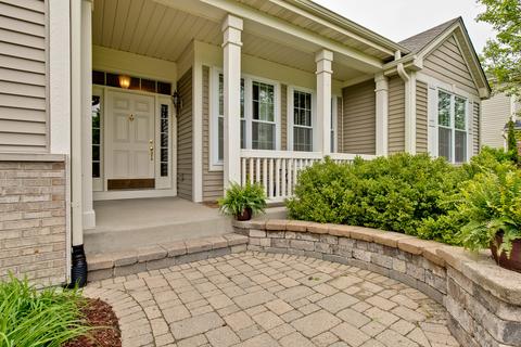 1360 Mallard Ln, Hoffman Estates, IL 60192 photo 2