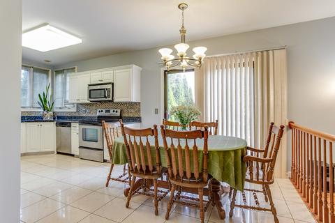 681 Bending Ct, Des Plaines, IL 60016 photo 8