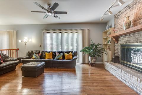 681 Bending Ct, Des Plaines, IL 60016 photo 5