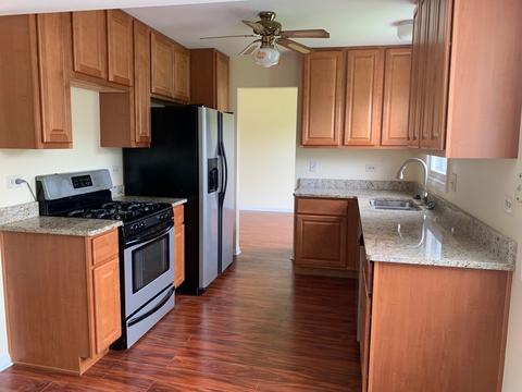 1028 John Dr, Hoffman Estates, IL 60169 photo 9
