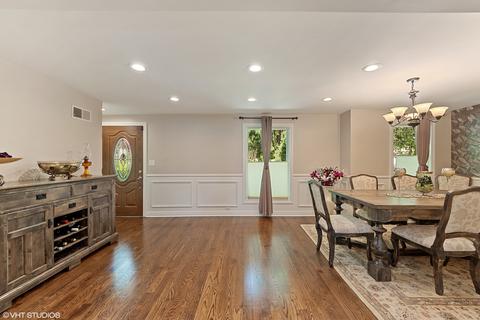 303 E Circle Ave, Prospect Heights, IL 60070 photo 2
