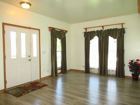 857 Eagle Dr, Aurora, IL 60506 photo 4