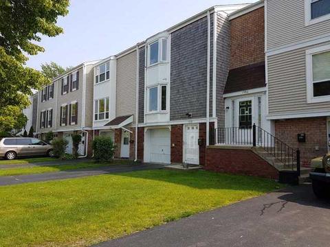 1976 Holbrook Ln, Hoffman Estates, IL 60169 photo 1