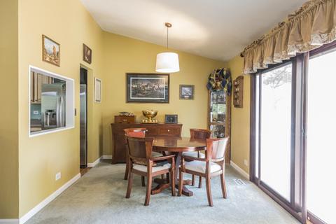 214 Burnside Cir, Bartlett, IL 60103 photo 4
