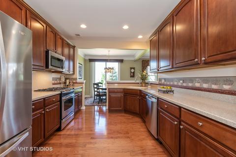 2776 Beacon Point Cir, Elgin, IL 60124 photo 5
