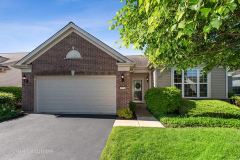 2776 Beacon Point Cir, Elgin, IL 60124 photo 1