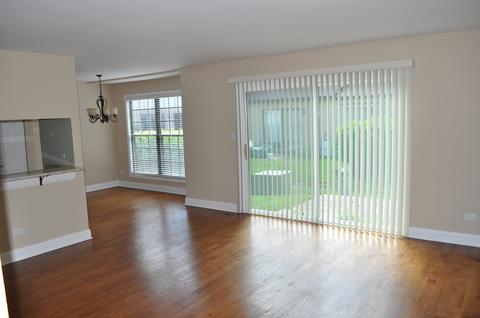 4587 Olmstead Dr, Hoffman Estates, IL 60192 photo 2