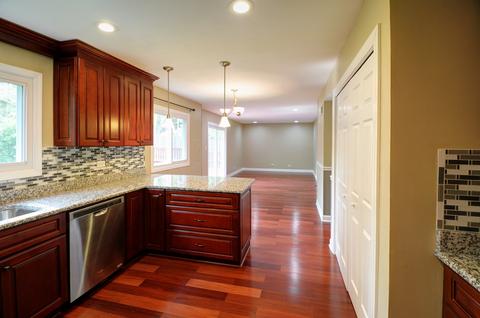 4275 Eisenhower Cir, Hoffman Estates, IL 60192 photo 4