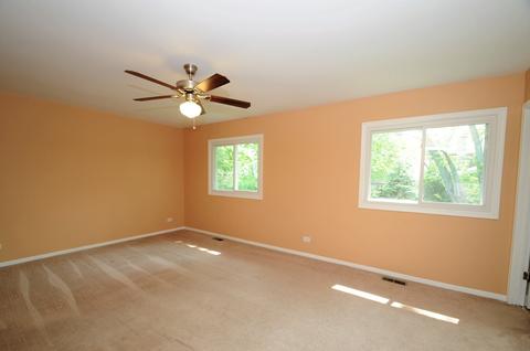 4275 Eisenhower Cir, Hoffman Estates, IL 60192 photo 12