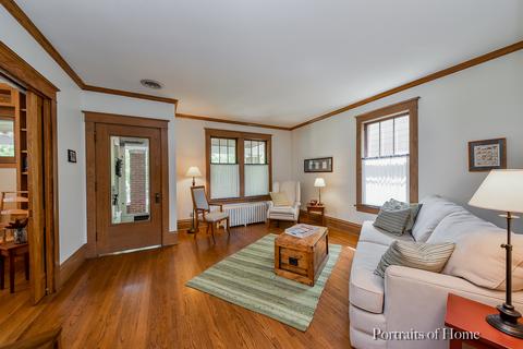 21 S Wright St, Naperville, IL 60540 photo 4