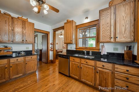 21 S Wright St, Naperville, IL 60540 photo 8