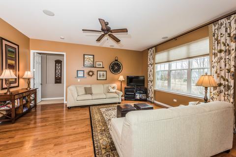 3844 Valhalla Dr, Elgin, IL 60124 photo 8