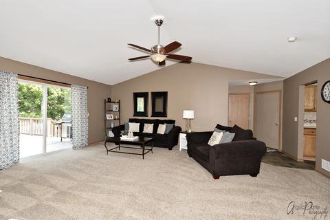 5920 Cobblestone Trl, Mchenry, IL 60050 photo 3