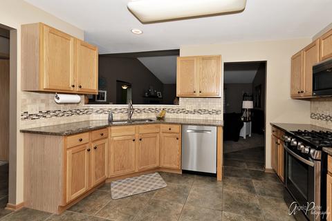 5920 Cobblestone Trl, Mchenry, IL 60050 photo 12