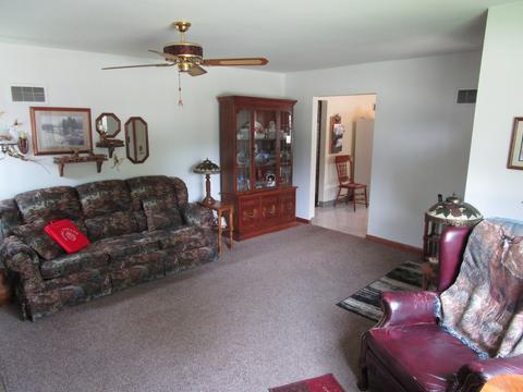 702 6th St, Harvard, IL 60033 photo 4
