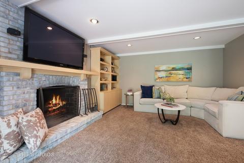 3932 Carousel Dr, Northbrook, IL 60062 photo 8