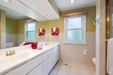 3932 Carousel Dr, Northbrook, IL 60062 photo 16