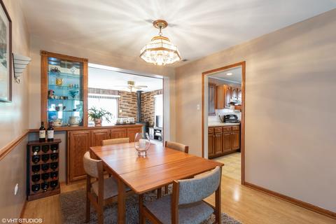 1052 S 3rd Ave, Des Plaines, IL 60016 photo 5