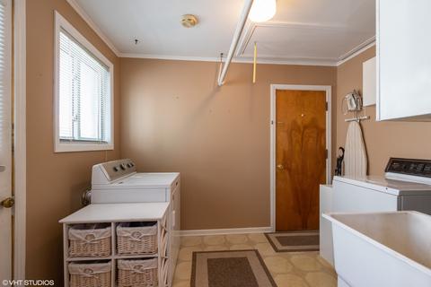 1052 S 3rd Ave, Des Plaines, IL 60016 photo 12