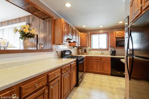 1052 S 3rd Ave, Des Plaines, IL 60016 photo 4